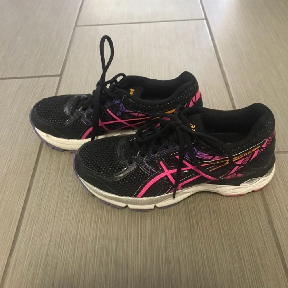 ASICS gel- exalt 3 size 6. Only worn once!